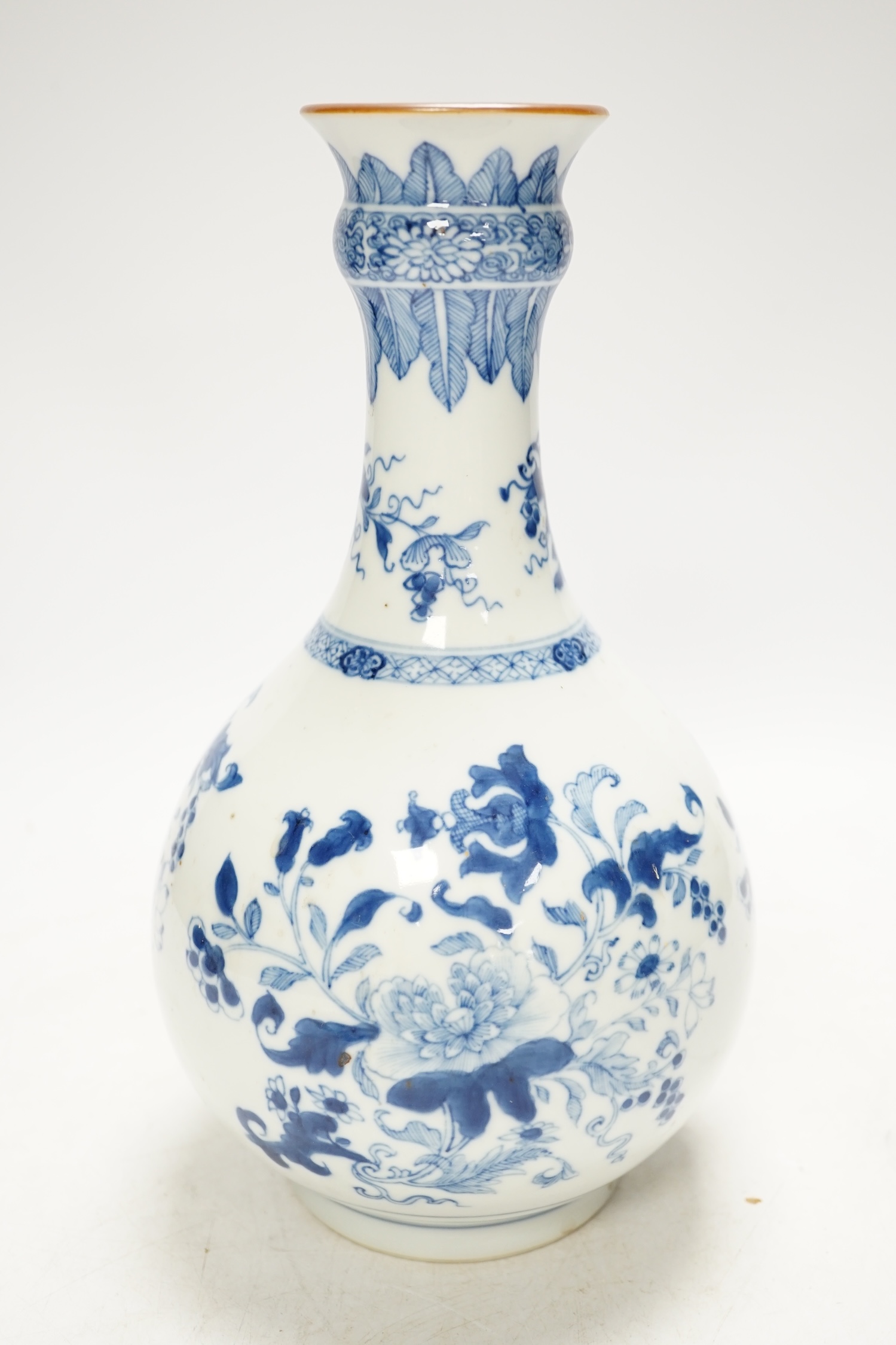 A 18th century Chinese blue and white bottle vase (guglet), 25cm. Condition - good